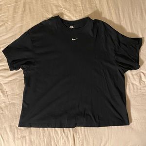 Nike women’s sportswear shirt